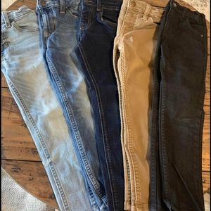Five pairs of skinny jeans by cat and Jack great condition, smoke free home